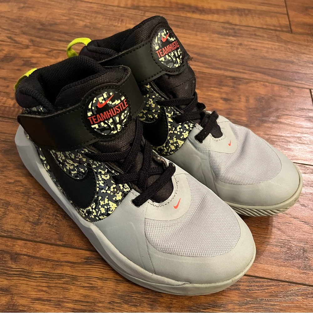 Nike Team Hustle Shoes